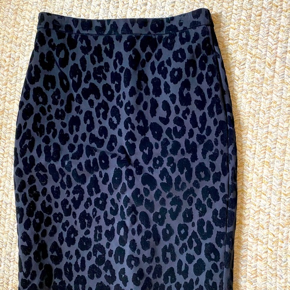 Flocked leopard pencil skirt - Picture 1 of 3